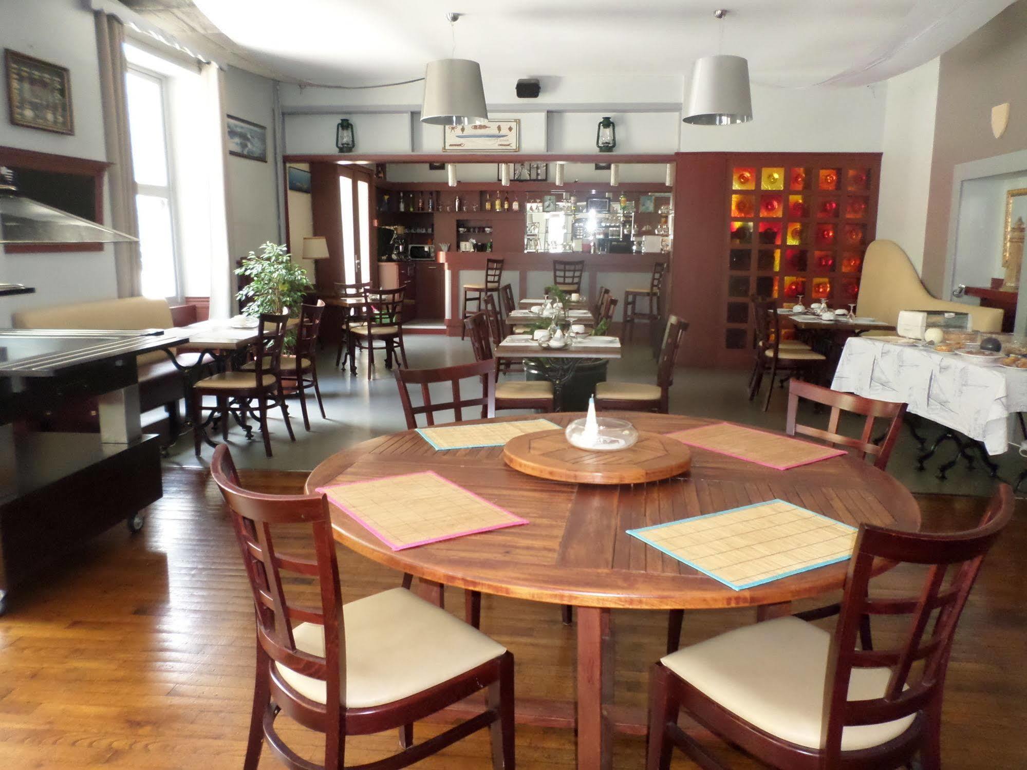 Hotel Angelys Ploërmel Kültér fotó